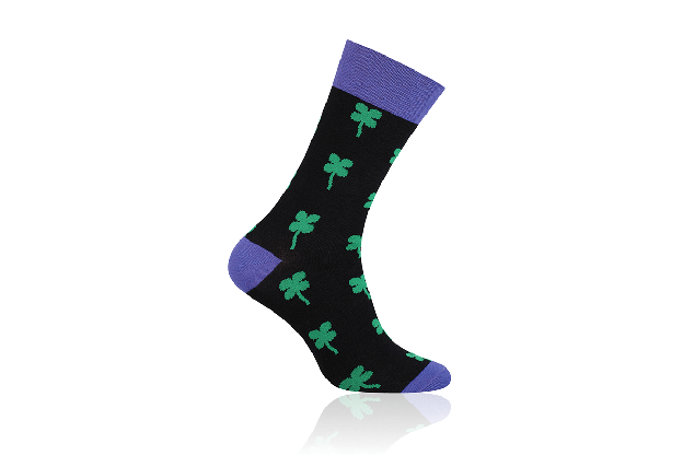 Socken Klee Grün auf Schwarz mit Violett