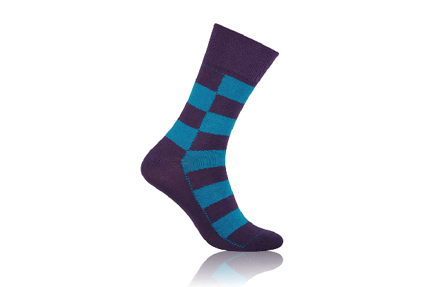 Socken Quadrat Hellblau mit Violett